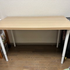 高さ調節可能なテーブル の画像