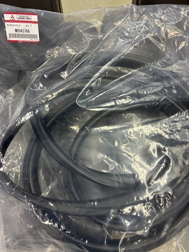 三菱ふそう　ウィンドシールド（フロントガラス）ウェザーストリップ