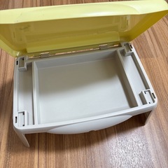 スリーコインズの子どもミニテーブルの画像