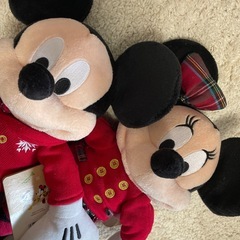 タグ付き。ミッキーとミニーのぬいぐるみ　定価2つで、7000円の画像