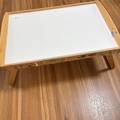 IKEAのテーブル　の画像