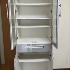 
食器棚の画像