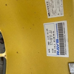 タイヤとホイールのセットの画像