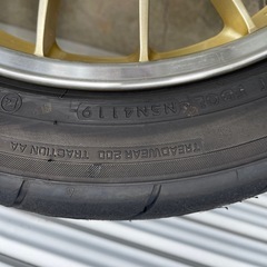 タイヤとホイールのセットの画像