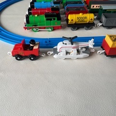 タカラトミー きかんしゃトーマス 色々セット ベーシックセット たためるトーマス機関庫 単品車輛 13点セット 中古美品 の画像