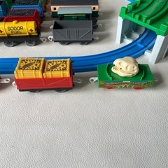 タカラトミー きかんしゃトーマス 色々セット ベーシックセット たためるトーマス機関庫 単品車輛 13点セット 中古美品 の画像