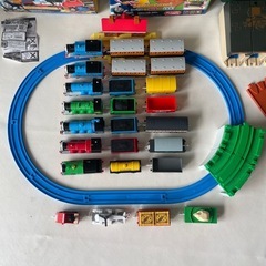 タカラトミー きかんしゃトーマス 色々セット ベーシックセット たためるトーマス機関庫 単品車輛 13点セット 中古美品 の画像