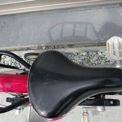 E524★8500円★整備済み 中古子供自転車 【16インチ　黒ピンク 　補助輪付き】の画像