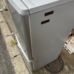 冷蔵庫　差し上げます
の画像