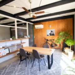 ▼正社員：建築の現場監督【未経験OK】▼ 完全週休2日！希望休も取れて私生活も充実◎ 残業ほぼなし！無理なく働ける環境◎ 女性比率高め！性別問わず活躍できる◎の画像