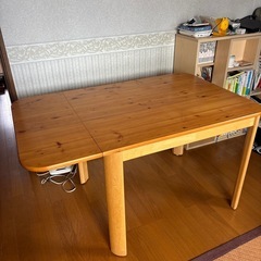 ダイニングテーブルの画像