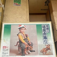 美品🎏【五月人形一式　兜飾り・鎧飾り・虎飾り、陣羽織り付き】の画像