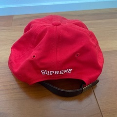 supremeキャップの画像