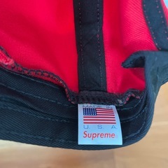 supremeキャップの画像