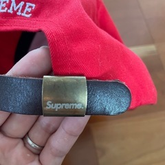 supremeキャップの画像