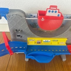 お風呂でミニカーの画像