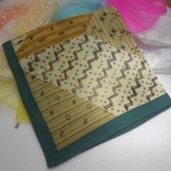 250円　沖縄紅型ハンカチ３枚から一枚選択　の画像