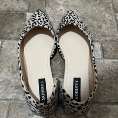 美品 パンプス 牛柄 可愛い キレイめの画像