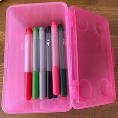 中古品　IKEAサインペン12本とケースの画像