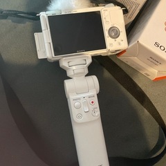 SONY ソニーミラーレス一眼カメラVLOGCAM ZV-E10ホワイトの画像