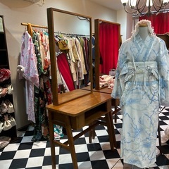 木製ドレッサーの画像