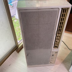 窓用エアコン2台の画像