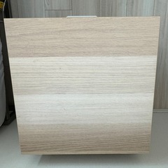 イケアaskvollベッドサイドテーブルの画像