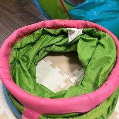 子供用テントとトンネルの画像