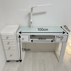 【本日中のお引取りで¥13,000】高級ガラス天板ネイルデスク、ワゴン、ライトセットの画像