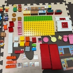 中古【アンパンマン】おおきなパン工場とすてきなおうちブロックバケツの画像
