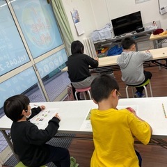子ども向け英会話教室、学習塾講師の画像