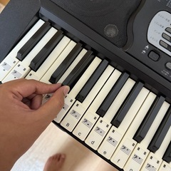 🎹 電子キーボード（スタンド付き）の画像