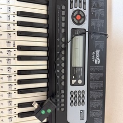 🎹 電子キーボード（スタンド付き）の画像