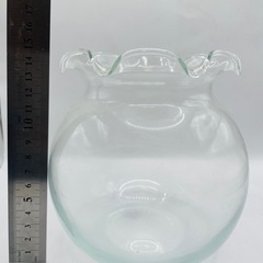 可愛いガラスの金魚鉢です。美品　高さ15センチほどです😃の画像