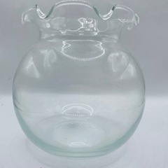 可愛いガラスの金魚鉢です。美品　高さ15センチほどです😃の画像