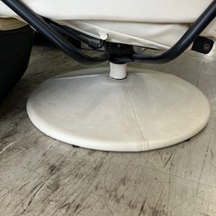 H2509-520  足置き付き回転チェア ホワイト 中古の画像