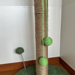 猫ちゃん用ヤシの木風爪研ぎタワーの画像