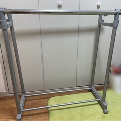 ハンガーラックの画像