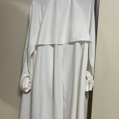 ホワイトトレンチコートの画像