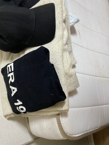 ニューエラ（キャップ二点、Tシャツ1点）