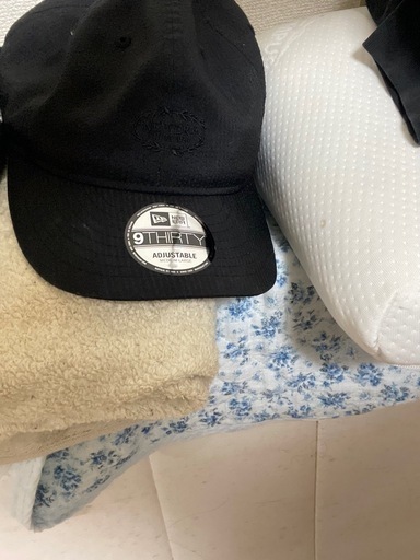 ニューエラ（キャップ二点、Tシャツ1点）
