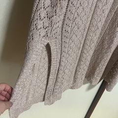 レース編みニットカーディガン ベージュの画像