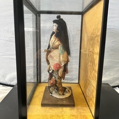 日本人形 インテリア 美しい工芸品 ガラスケース入り 日本土産 着物 和装 置物の画像