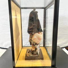 日本人形 インテリア 美しい工芸品 ガラスケース入り 日本土産 着物 和装 置物の画像