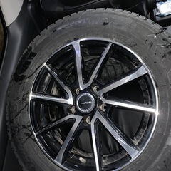 タイヤ交換お急ぎください🛞雪降りますよ〜即日対応可能、緊急対応可能‼️タイヤ交換 是非お待ちしております。別途車の整備及びメンテナスも可能です。ご相談ください。🙇‍♂️ - 手伝いたい/助けたい