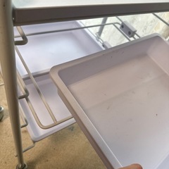 キャスター付きラックの画像