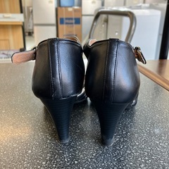 M2509-426 Marie femme サンダル ヒール高さ7.5cm 本革 ブラック 23.5cm 使用感キズ汚れ有りの画像