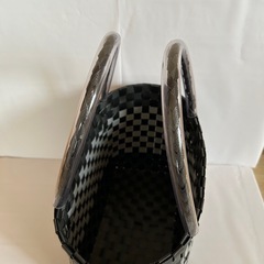 ハンドメイド風 プラかごバッグ トート ブラック×グレー 編み込み 収納 おしゃれの画像