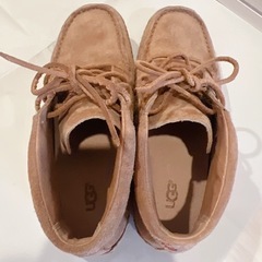 【美品】UGG ブラウン スエード モカシン ショートブーツ　22.5cmの画像