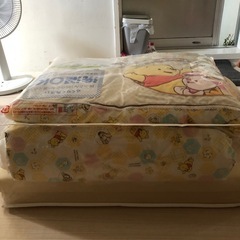 ベビーベッド、布団の画像